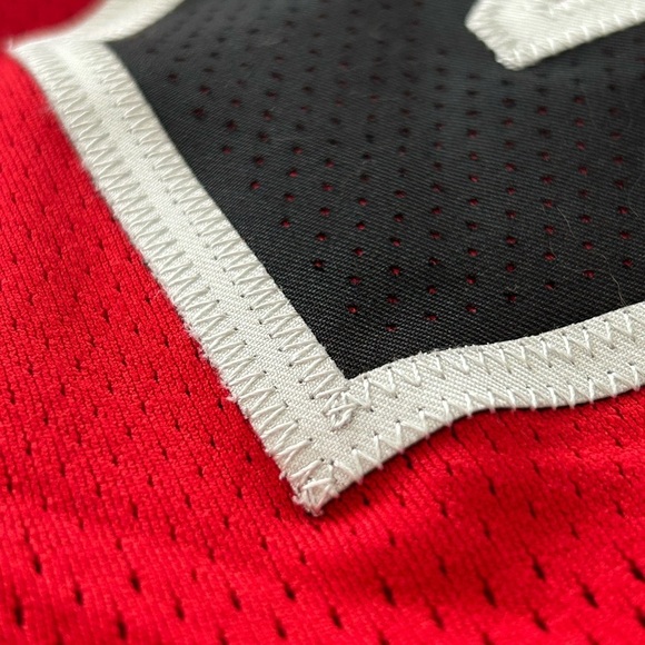 Michael Jordan 23 Chicago Bulls Red Icon Jersey Size Large Limited Edition - Picture 6 of 7